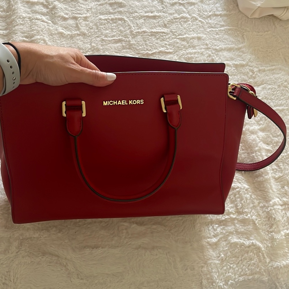 Michael Kors Red purse. Comfortable, used a few times in good clean condition.